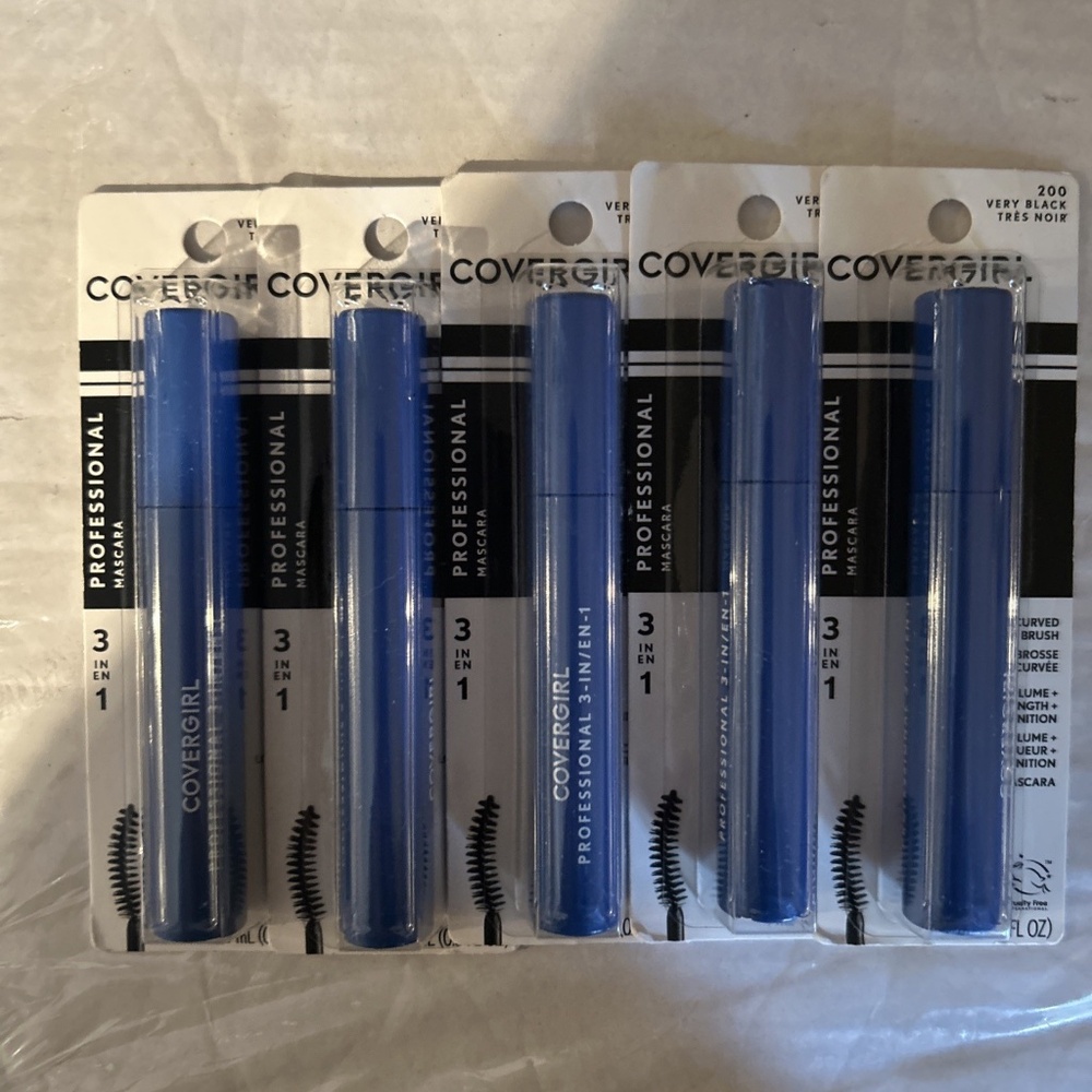 LOT Of FIVE COVERGIRL PROFESSIONAL 3 IN 1 MASCARA CURVED BRUSH #200 VERY BLACK